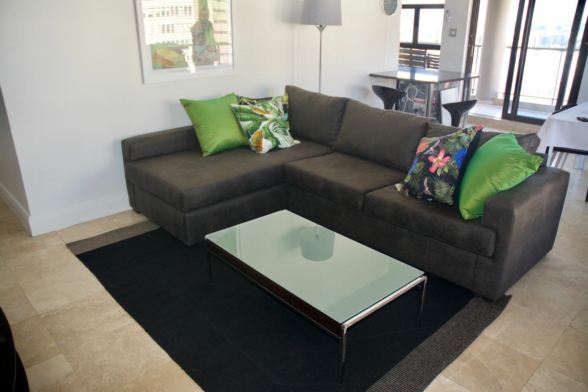 Avenue One Apartment